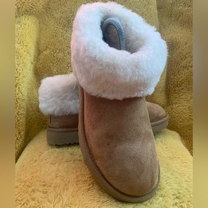 ❌SOLD❌ Ugg Classic Mini Fluff Cuff Women’s Size 7